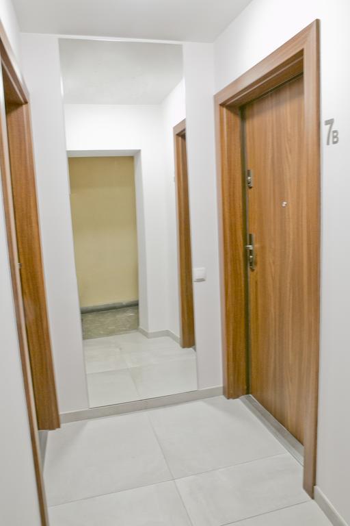 Elegant City Center Apartment 7B Krasków Exterior foto
